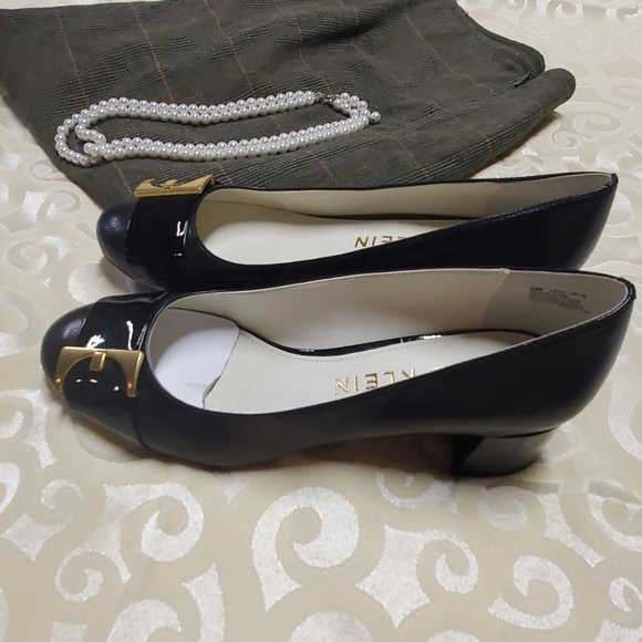 Anne Klein Shoes - NEW Anne Klein Black Heels